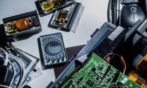 且的优质
  如何创建TP钱包：详细步骤与指南/  

相关的关键词：
 guanjianci TP钱包, 创建TP钱包, TP钱包教程, 加密钱包/ guanjianci 

什么是TP钱包？
TP钱包是一款流行的加密货币钱包，支持多种加密货币的存储、管理和交易。作为一个去中心化的钱包，TP钱包为用户提供了高安全性和隐私保护。用户可以随时随地访问自己的加密资产，不需要依赖第三方机构。TP钱包支持ERC20、BSC、TRC20等多个主流区块链，允许用户进行多链交互，方便管理不同类型的加密资产。

为什么要选择TP钱包？
选择TP钱包有多重原因。首先，它具备用户友好的界面，适合各个层次的用户，包括新手和专业投资者。其次，TP钱包强调安全性，采取了多层加密措施，保护用户资产免遭黑客攻击。此外，它的多链支持使得资产管理更加灵活，用户可以在一个平台上交易和管理多种加密资产。最后，TP钱包的社区活跃度高，用户可以在社区中获得丰富的资源和支持，进一步提高了用户体验。

如何创建TP钱包？
创建TP钱包相对简单，下面是详细步骤：
1. 下载TP钱包：可以在App Store或者Google Play搜索“TP钱包”进行下载，也可以通过官方网站下载电脑版。
2. 安装App并打开：安装完成后，点击图标打开，您会看到一个欢迎页面，建议您认真阅读使用条款与隐私政策。
3. 点击“创建钱包”：选择“创建新钱包”，接下来，你会被要求设置一个强密码，确保密码复杂且不易猜测。
4. 备份助记词：一旦创建完成，系统会生成一套16个单词的助记词，务必记录下来并妥善保管。这是恢复你钱包的唯一方式。
5. 进入钱包主页：完成以上步骤后，您将进入钱包主页，可以进行充值和交易操作。

创建TP钱包需要注意的事项
在创建TP钱包时，有几个关键点需要特别关注：
1. 选择强密码：密码是保护钱包安全的第一道防线，务必选择复杂度高的密码，并定期更改。避免使用生日、姓名等易猜测的信息。
2. 妥善保存助记词：助记词是钱包的生命线，丢失后将无法找回钱包内的资产，建议使用纸质记录的方式，而非截图。
3. 定期更新软件：确保TP钱包始终更新至最新版本，以获取最新的安全特性和功能改进。
4. 不共享个人信息：无论是助记词、密码还是其他账户信息，务必保持私密，不要轻易分享给他人，以免被诈骗。

TP钱包的使用指南
使用TP钱包后，你可以进行多种操作，包括：
1. 发送和接收加密货币：在首页选择“发送”或“接收”功能，按照提示输入相关信息即可。
2. 交易所功能：TP钱包内置多种交易所，用户可以直接在平台上进行交易，方便快捷。
3. 查看资产状况：钱包会实时更新用户的资产状况和净值，方便管理。
4. 参与DeFi项目：TP钱包支持DeFi功能，用户可以参与质押、借贷等操作，获取额外收益。

如何保护TP钱包的安全？
最后，保护您的TP钱包是至关重要的。以下是一些安全建议：
1. 启用双重验证：如果TP钱包提供双重验证选项，请一定启用，以增加额外的安全层。
2. 定期备份数据：除了记录助记词，还可以定期备份钱包数据，并保存在安全的位置。
3. 小心网络环境：尽量避免在公共Wi-Fi下进行钱包操作，以防止遭受网络攻击。
4. 及时了解最新诈骗信息：不断关注社区和官方网站的信息，了解常见的诈骗手法，保持警惕。

总结
创建TP钱包是一项便捷且重要的操作，可以更好地管理个人的加密资产。然而，创建及使用的过程中务必注意安全细节，以保障您的资产安全。希望本篇指南能帮助您顺利创建TP钱包，并安全地进行各种交易。

--- 

### 相关问题：

1. 什么是钱包助记词，如何正确保存？
2. TP钱包是否支持法币交易，如何进行？
3. 使用TP钱包时常见问题及解决办法有哪些？
4. 如何迁移TP钱包的资产到其他钱包？
5. TP钱包的安全性如何评估，用户如何保障安全？
6. TP钱包未来的发展趋势及新功能展望。

请核实需要详细描述的问题及内容，我将继续为您提供相关的详细内容。